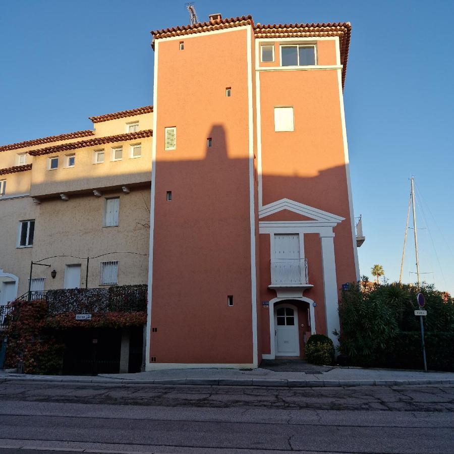 Casa Nostra, Port-Grimaud, Vue Sur Les Canaux Esterno foto